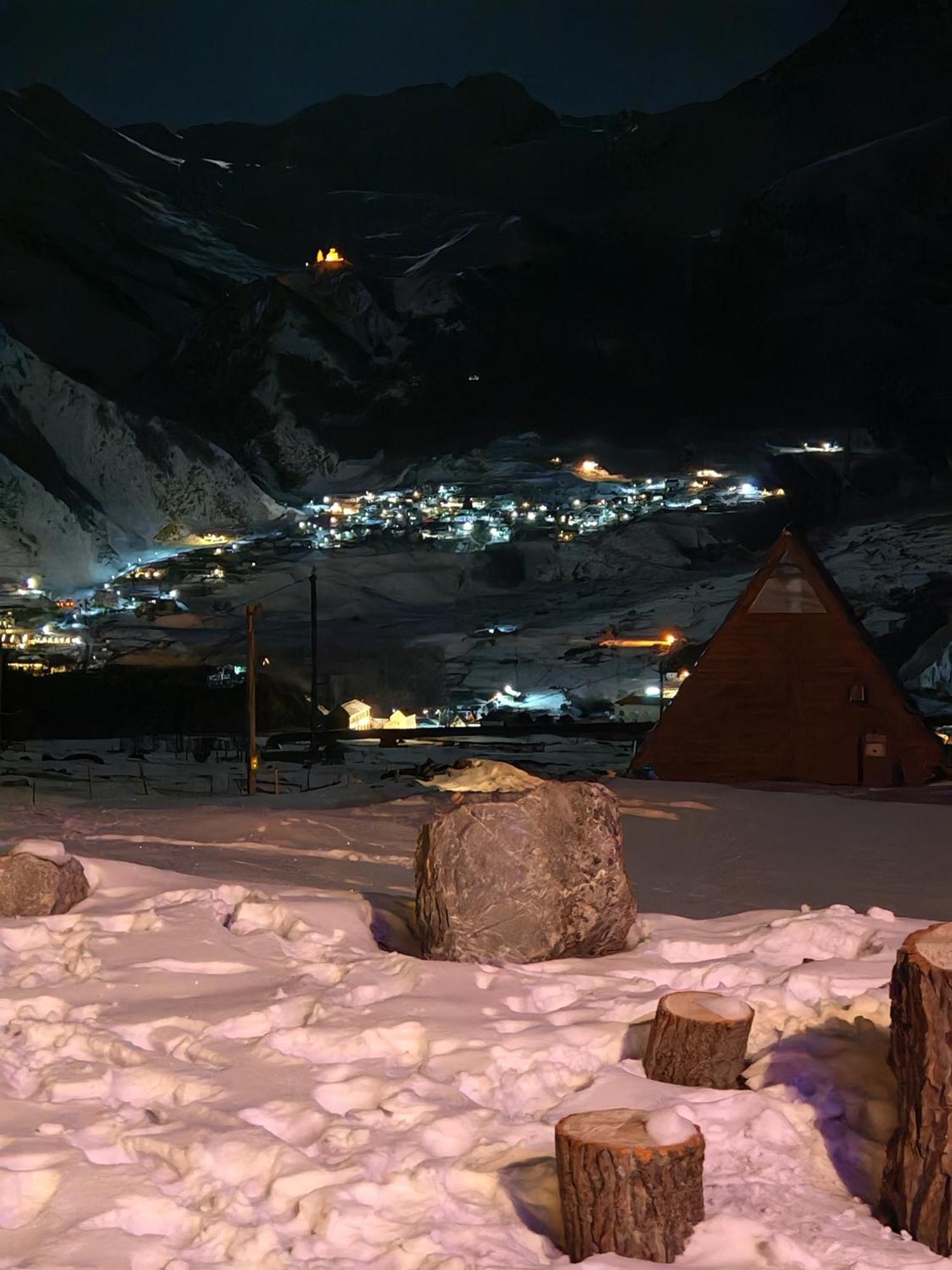 Alone Cottage Kazbegi מראה חיצוני תמונה